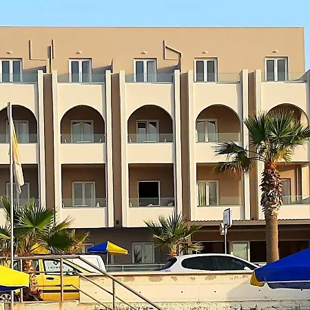 Marilyn Ретимно (Крит)